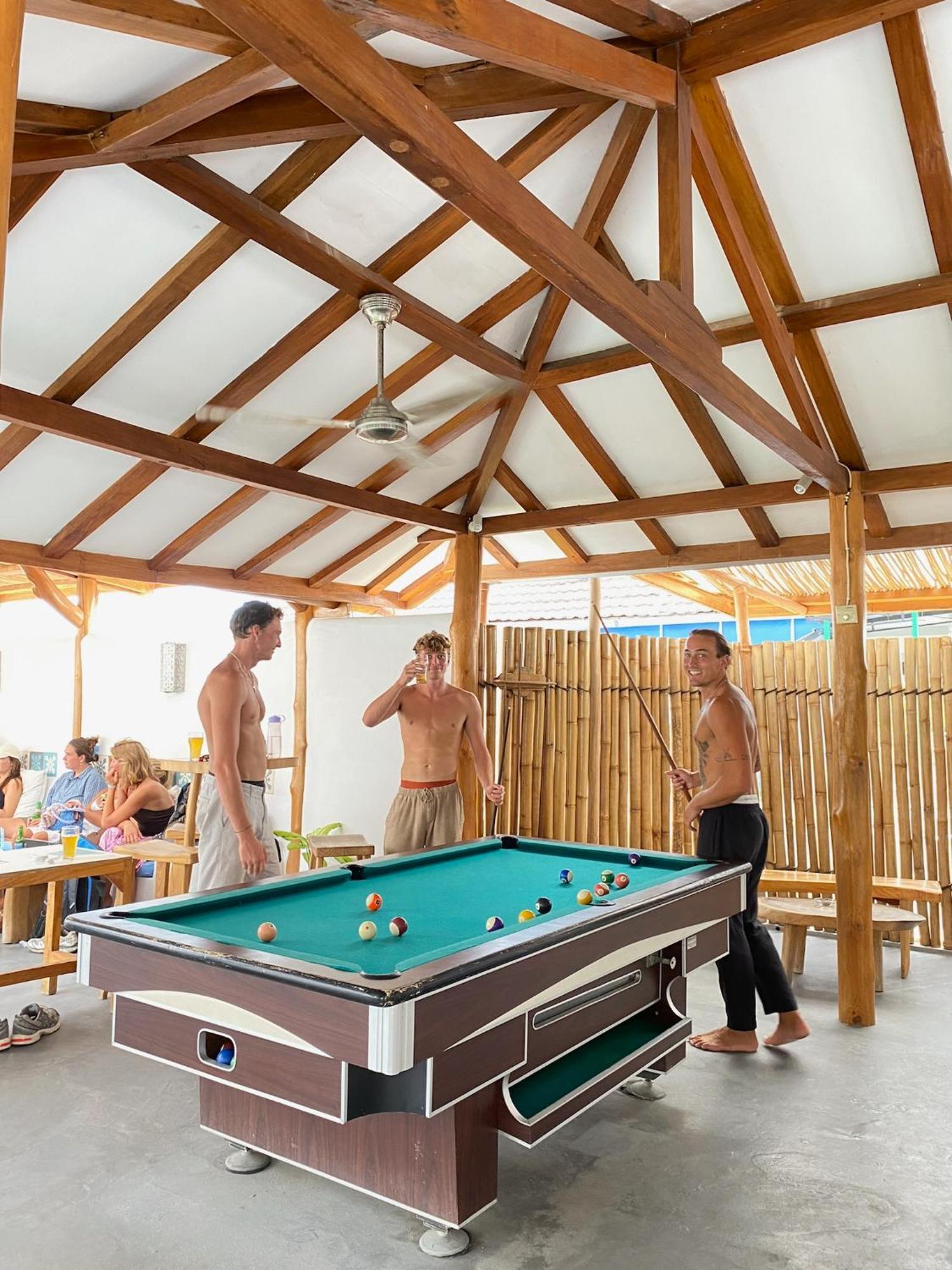 Seaesta Komodo Hostel & Hotel Labuan Bajo Ngoại thất bức ảnh