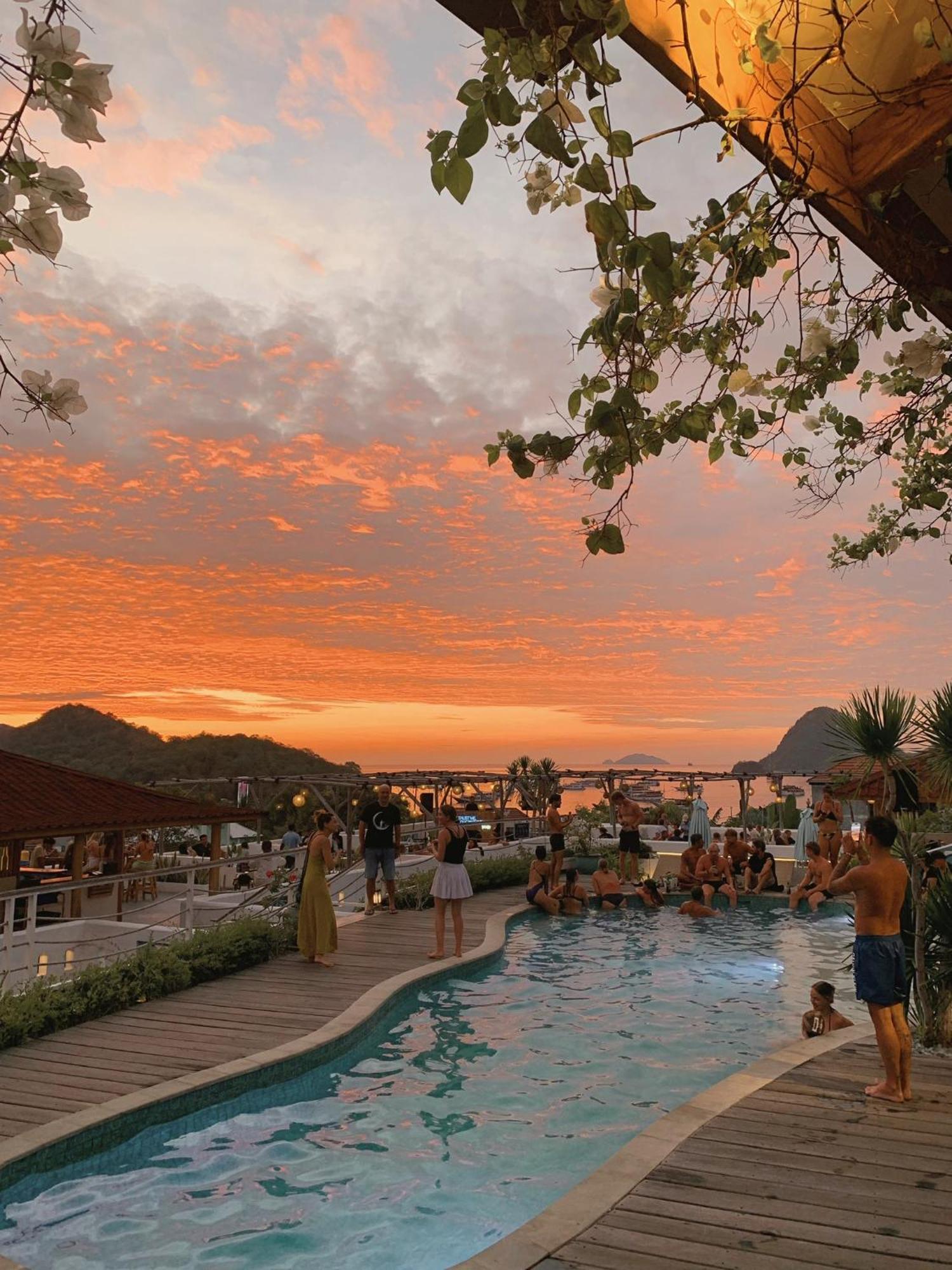 Seaesta Komodo Hostel & Hotel Labuan Bajo Ngoại thất bức ảnh
