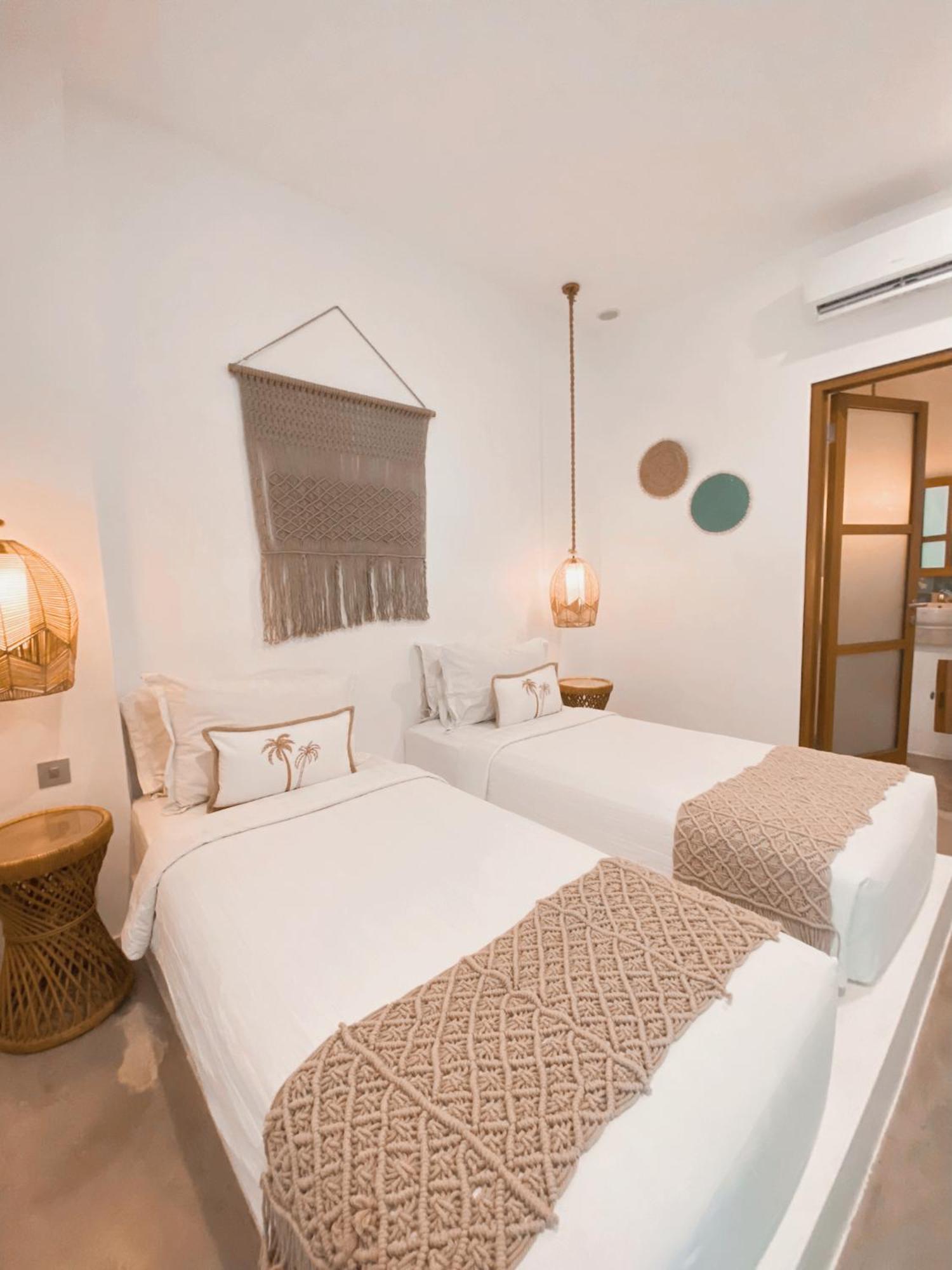 Seaesta Komodo Hostel & Hotel Labuan Bajo Ngoại thất bức ảnh