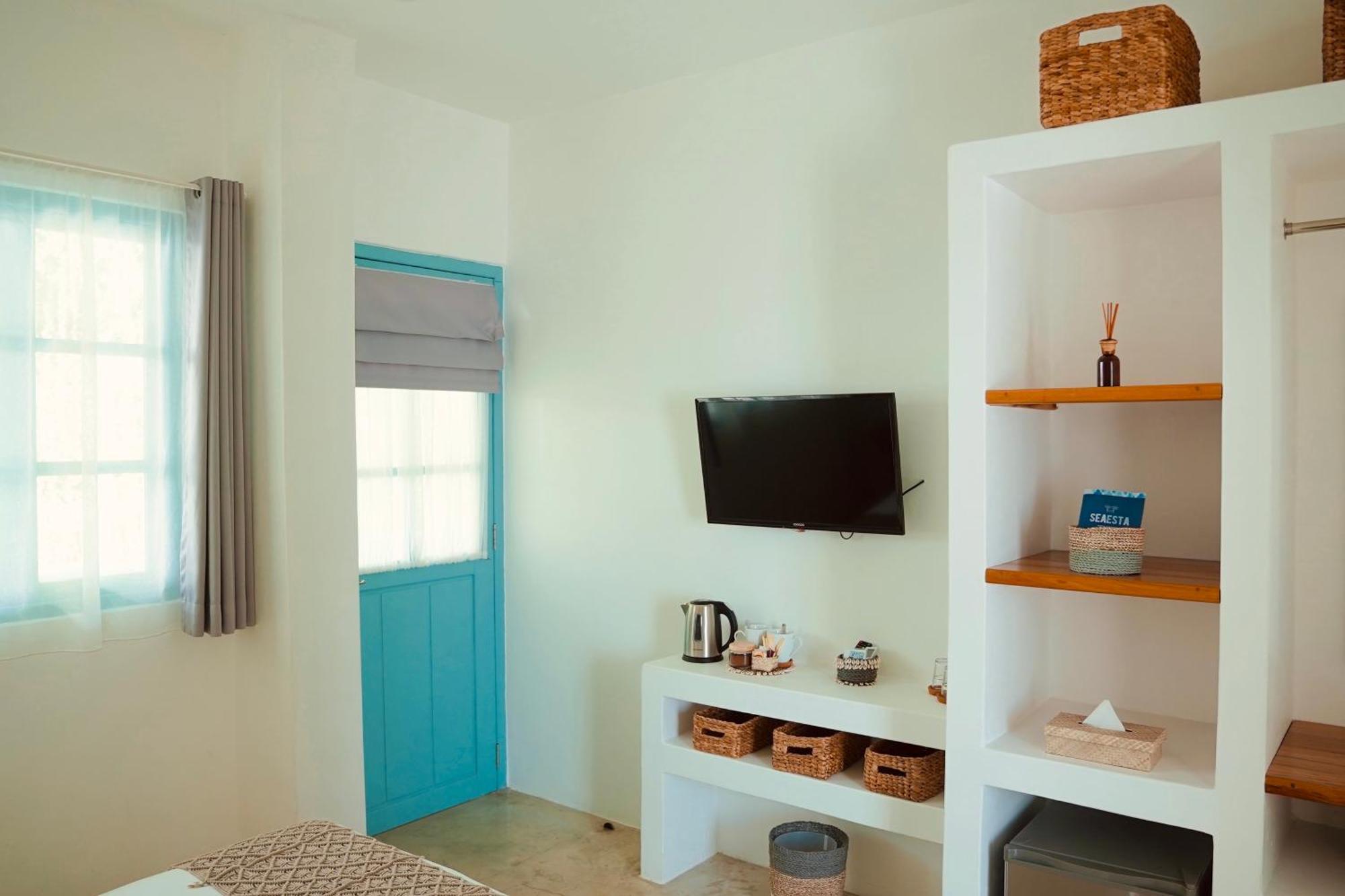 Seaesta Komodo Hostel & Hotel Labuan Bajo Ngoại thất bức ảnh