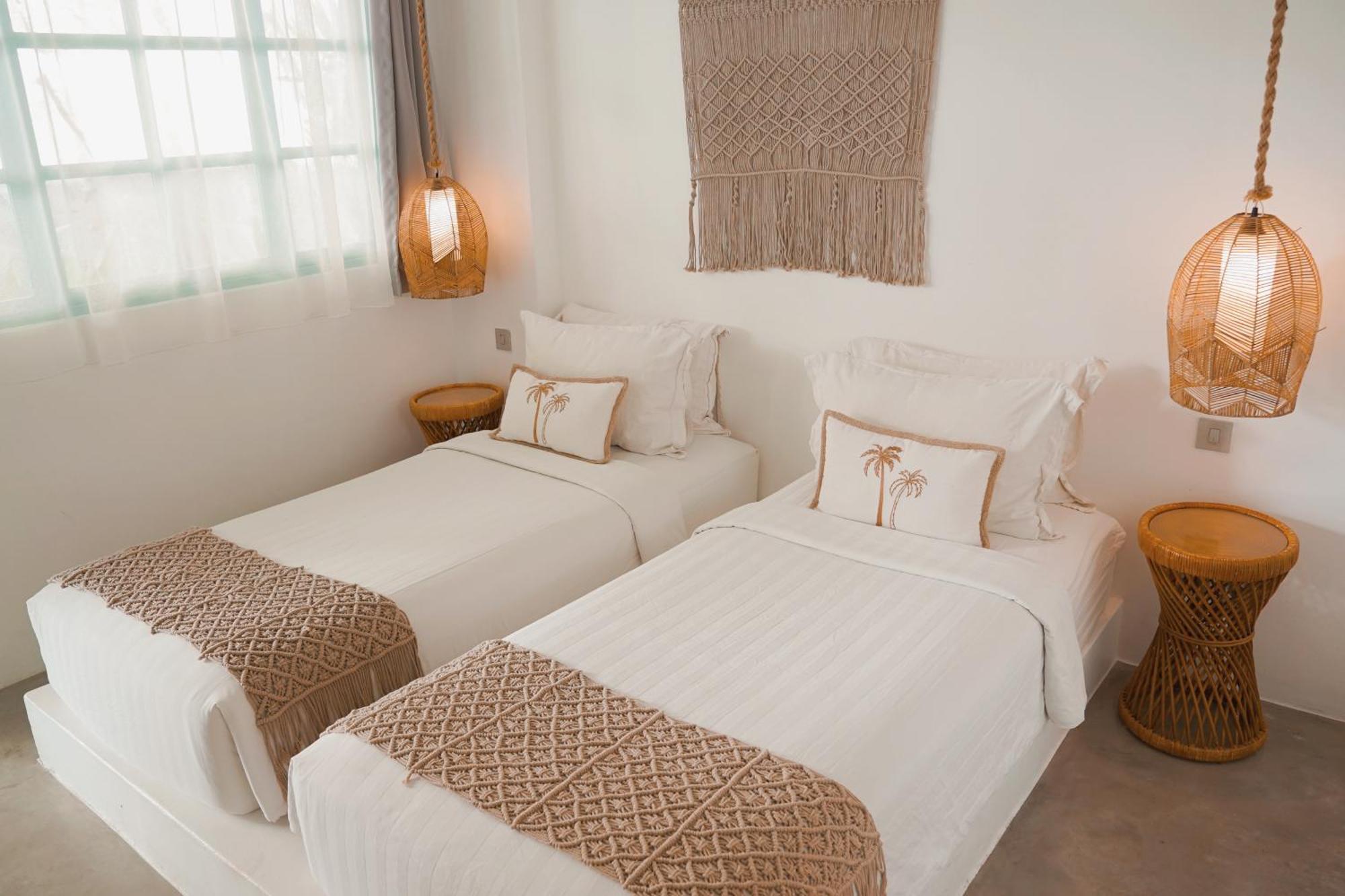 Seaesta Komodo Hostel & Hotel Labuan Bajo Ngoại thất bức ảnh