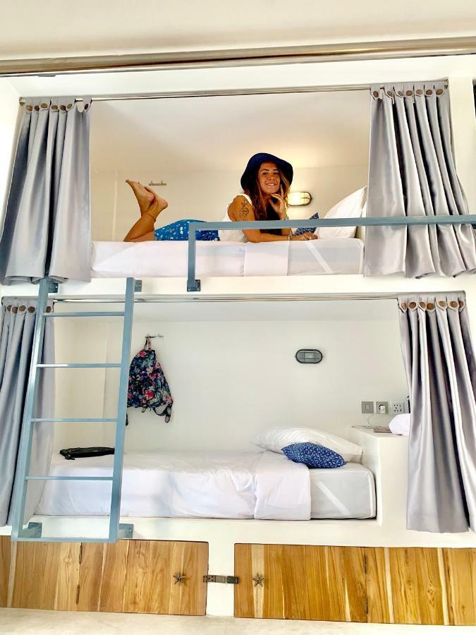 Seaesta Komodo Hostel & Hotel Labuan Bajo Ngoại thất bức ảnh